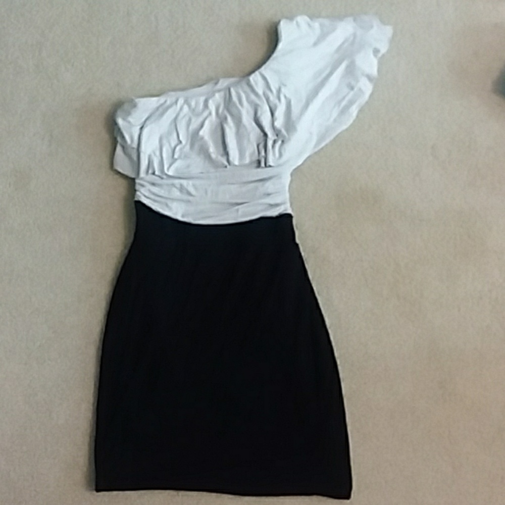 One shoulder dress